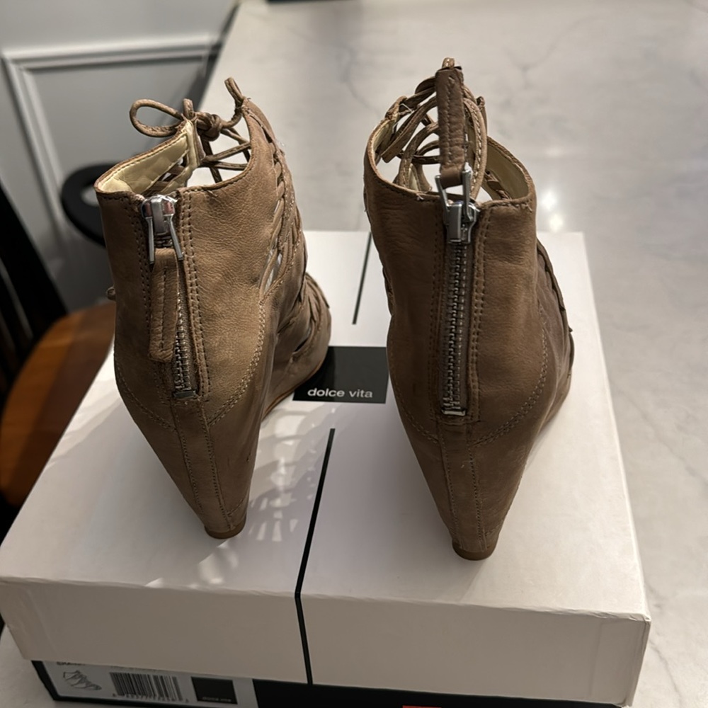 Dolce Vita Shandy Taupe Nubuck Wedge Size 8 Lace Up Front Open Toe Bootie - Picture 5 of 9